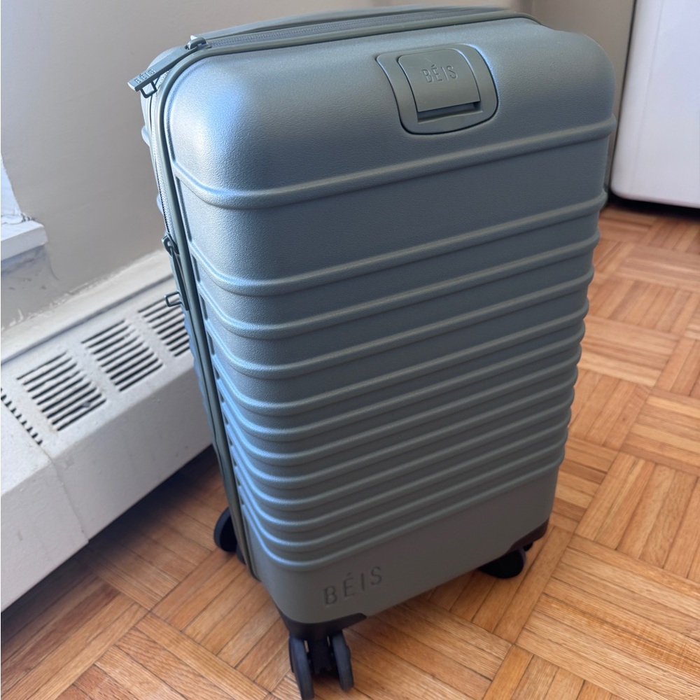 BÉIS Olive Rolling Suitcase